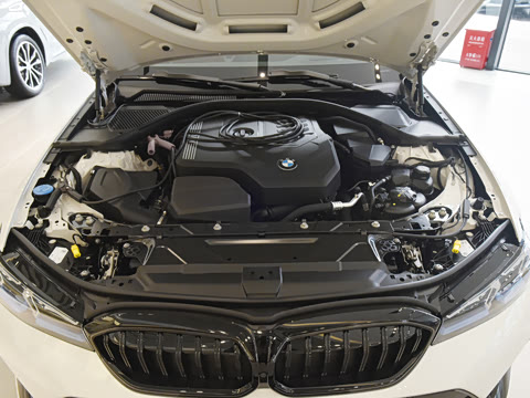 2025�� 330Li ������ M�˶���ҹ��װ