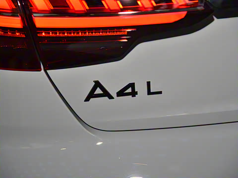 2025�� 200���������� 40 TFSI ���������� B&O ��ҹ��