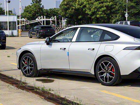 2025�� ���� 550ProѲ����