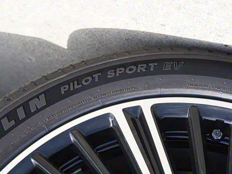 2025�� 680 ������������ Max