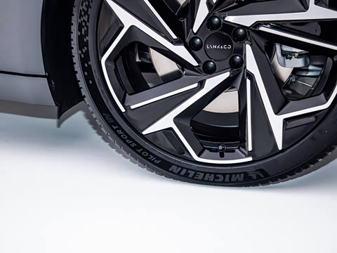 2024�� 95kWh 702km�����Ǽ�Ultra