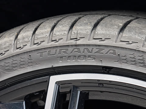 2025�� 55 TFSI quattro ������