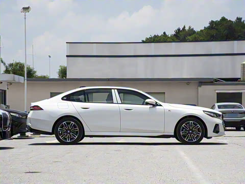 2025�� 525Li M�˶���װ