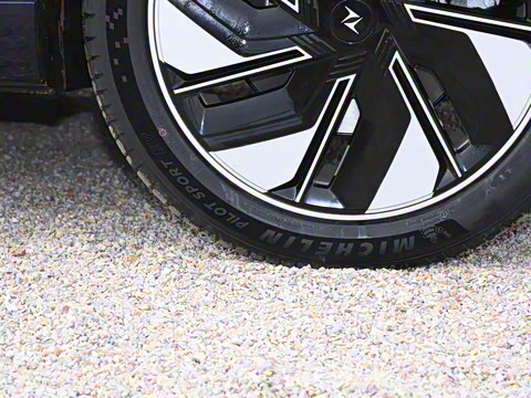 2025�� 210Ultra���̰� 5��