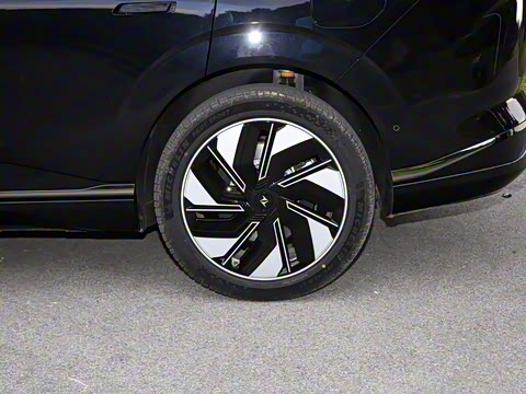 2025�� 210Ultra���̰� 5��