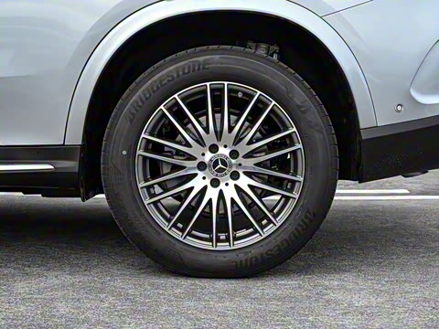 2025�� GLC 300 L 4MATIC ������ 7��