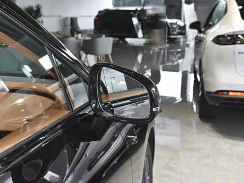 2025�� 825 Max��