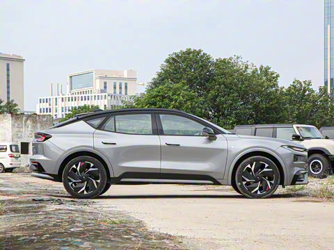 2025 2.0T EcoBoost E 춯 ˶ ST-Line