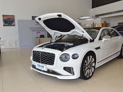 2026�� 4.0T V8 Mulliner