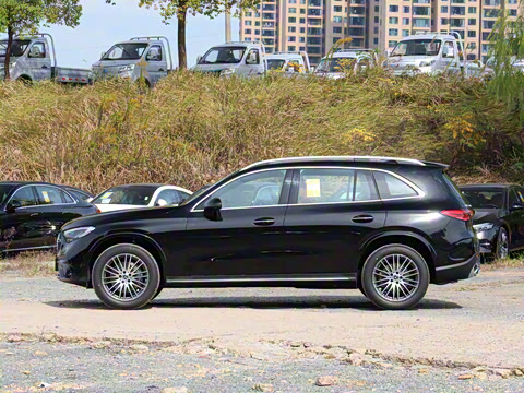 2025�� GLC 300 L 4MATIC ������ 5��