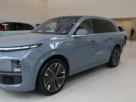 2025�� Ultra ���ܻ��°�