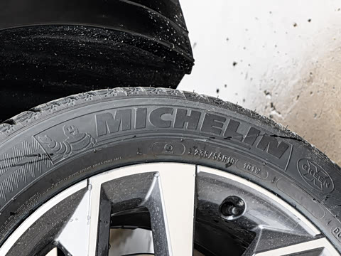 2025�� 40 TFSI ����������