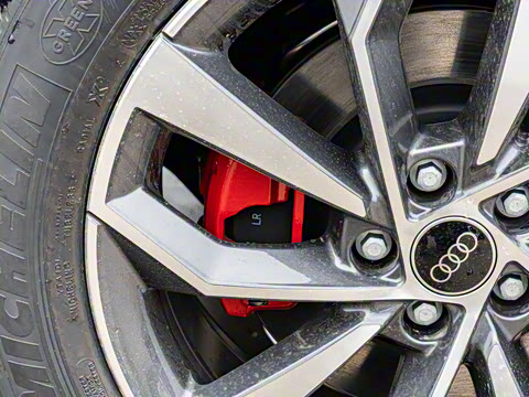 2025�� 40 TFSI ����������