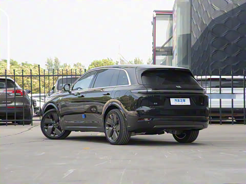 2025�� Ultra ���ܻ��°�