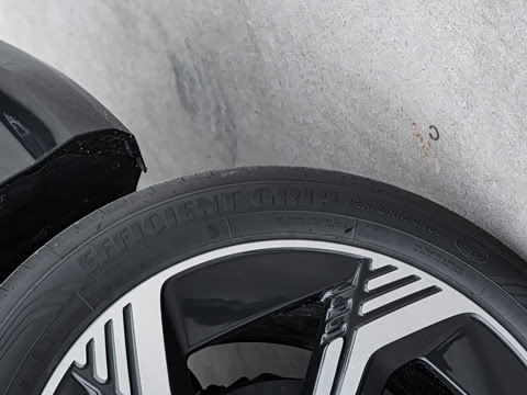 2024�� 40 e-tron ������