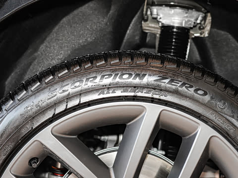 2025�� 400PS Dynamic SE