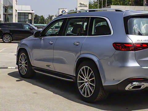 2025�� GLS 450 4MATIC ������