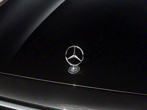 2024�� E 350 e L ���ʽ��϶����γ�