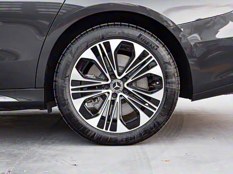 2024�� E 350 e L ���ʽ��϶����γ�