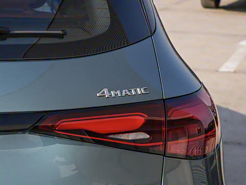 2025�� GLC 300 L 4MATIC ������ 5��