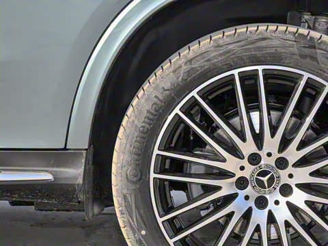 2025�� GLC 300 L 4MATIC ������ 5��