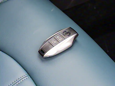 2025�� 2.0T 405 AT������