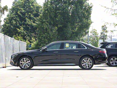 2025�� E 300 L ʱ����