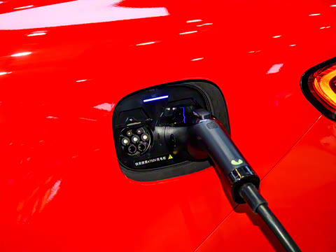 2025�� 703km Ultra�˶���