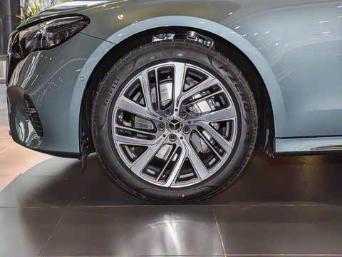 2025�� E 300 L ʱ����