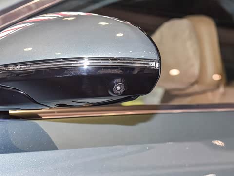 2025�� E 300 L ʱ����