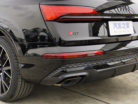 2025�� 55 TFSI quattro S line��ѩ�˶���