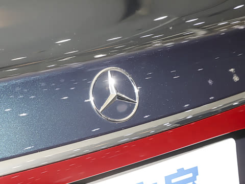 2025�� �Ŀ� E 300 L �����˶���