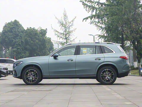 2025�� �Ŀ� GLC 260 L 4MATIC ������