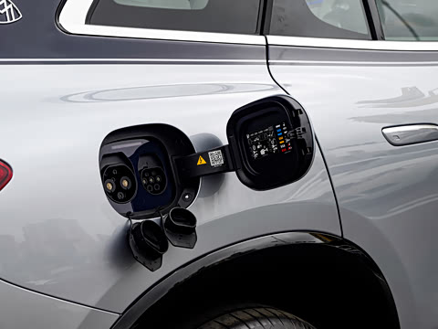 2024�� EQS 680 ���а�