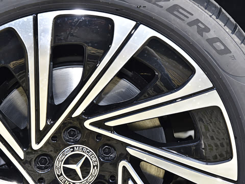 2025�� E 300 L ������