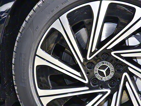 2025�� E 300 L ������