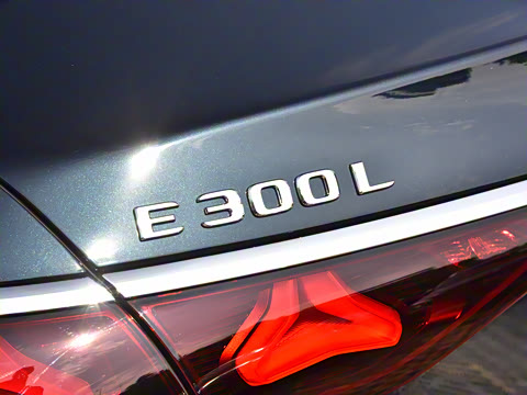 2025�� E 300 L ������