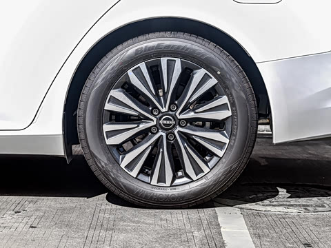 2022�� 2.0L XL-Upr ������