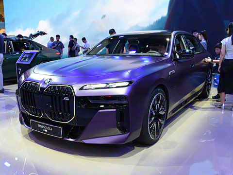 2023�� M760Le xDrive