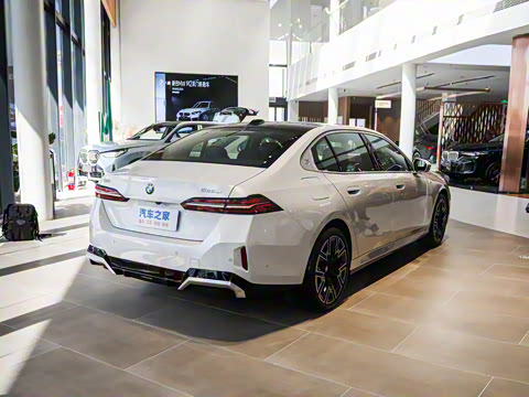 2025�� 530Li ������ M�˶���װ