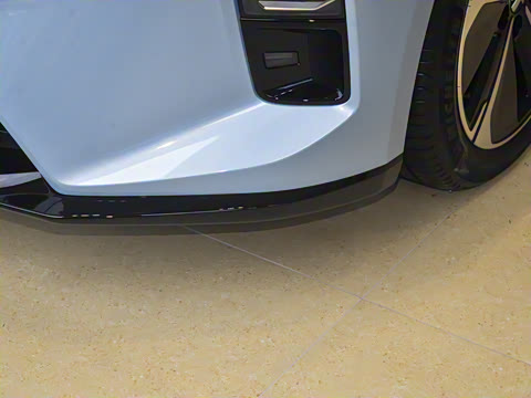 2025�� 75kWh Touring