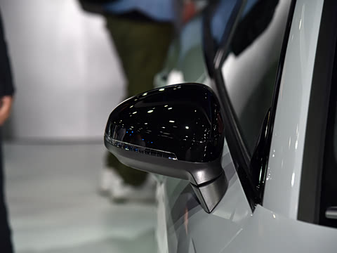 2025�� 200���������� 40 TFSI ���������� B&O ��ҹ��