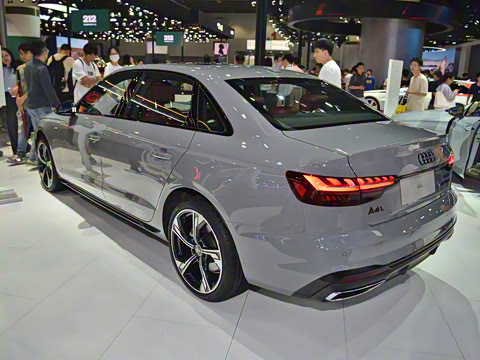 2025�� 200���������� 40 TFSI ���������� B&O ��ҹ��