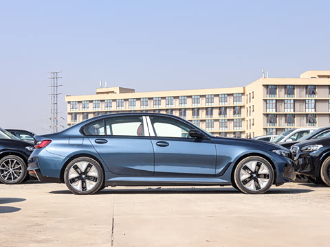 2025�� eDrive 40 L ��ҹ�˶���װ