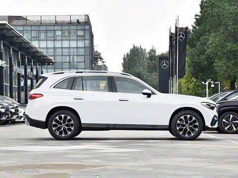 2024��  �Ŀ� GLC 260 L 4MATIC ������ 5��