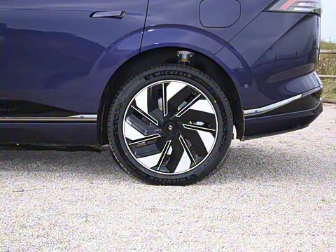 2025�� 210Ultra���̰� 5��