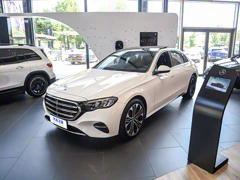 2024�� E 350 e L ���ʽ��϶����γ�