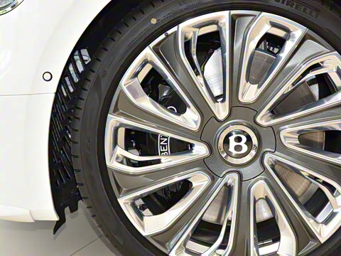 2026�� 4.0T V8 Mulliner