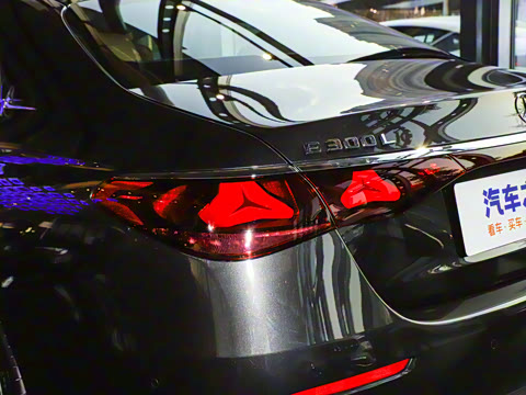 2025�� E 300 L ʱ����