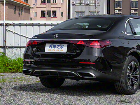 2025�� �Ŀ� E 260 L �˶���